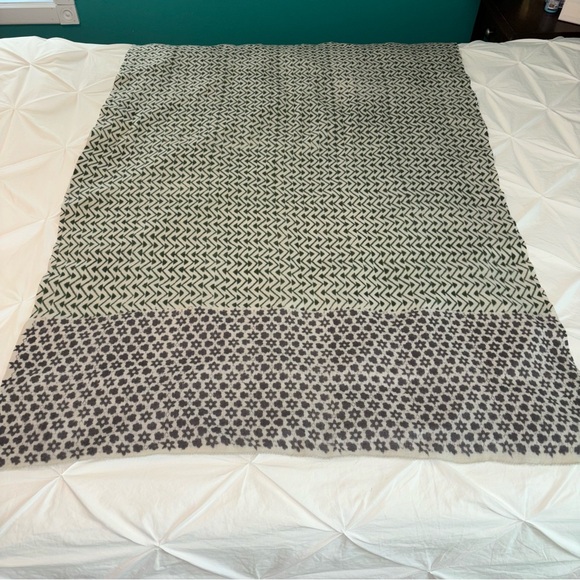 Roberta Roller Rabbit Women's Wool Pashmina Wrap Scarf Throw - Picture 4 of 12